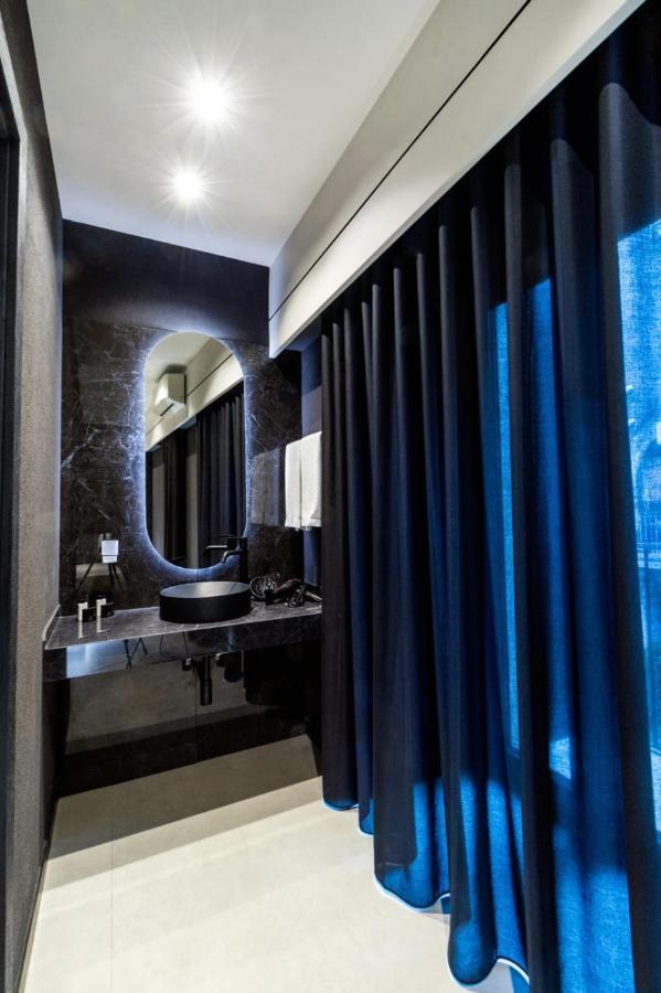 4 Suites " Unconventional Living Rooms " CTA Room photo